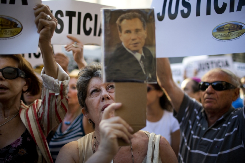 Demonstrace na podporu vyšetření záhadného úmrtí prokurátora Nismana.