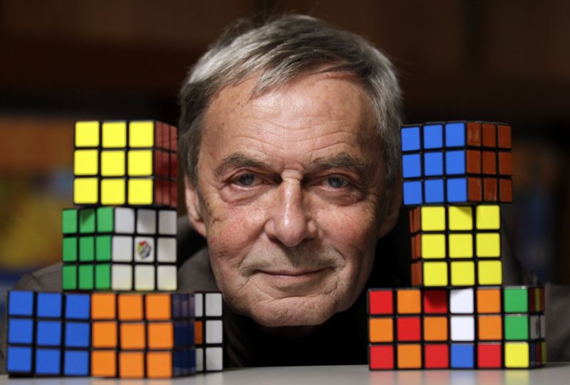 Maďarský architekt, designér a "otec vynálezce" Ernö Rubik.
