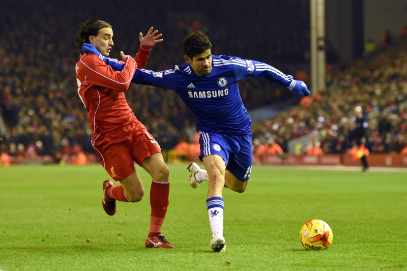 Útočník Chelsea Diego Costa (v modrém).