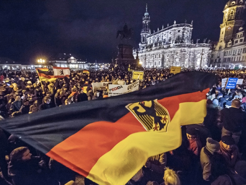 Snímek z demonstrace PEGIDA. Snímek z demonstrace PEGIDA.