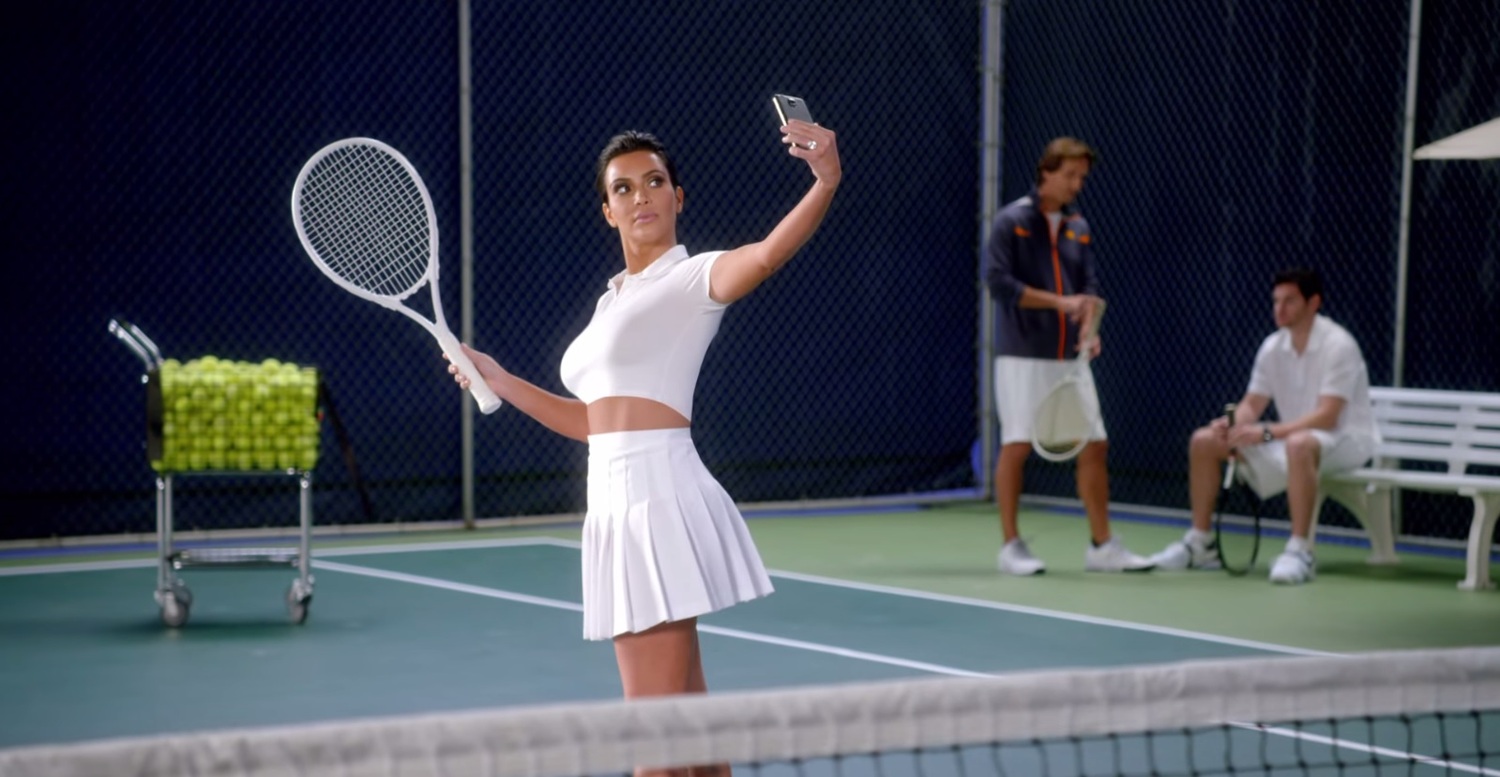 Kim Kardashian v reklamě na americký T-Mobile.