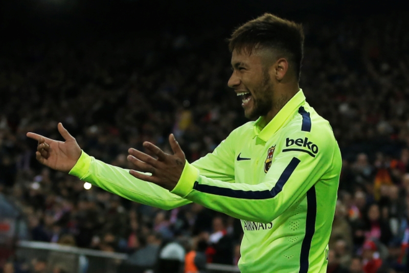 Neymar se raduje z gólu do sítě Atlética.