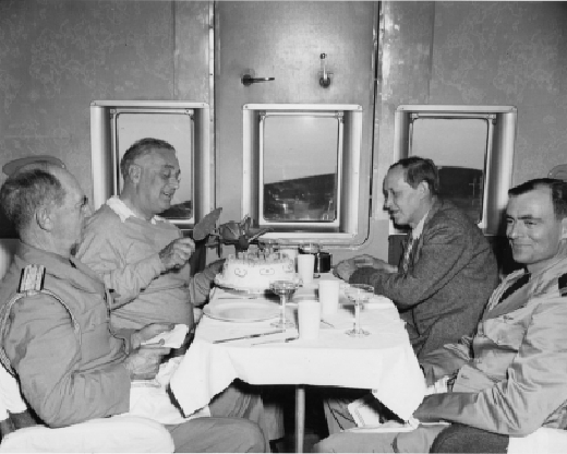 Prezident Franklin D. Roosevelt na palubě Dixie Clipper nad Karibikem roku 1943.