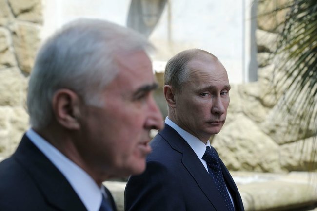 Putin a Tibilov, prezidenti Ruska a Jižní Osetie, jednají v Moskvě (2012).