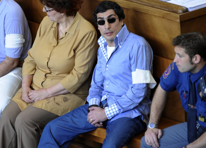 Andranik Soghojan odsouzený v Česku na 22 let vyšel v Jerevanu na svobodu. Andranik Soghojan odsouzený v Česku na 22 let vyšel v Jerevanu na svobodu.