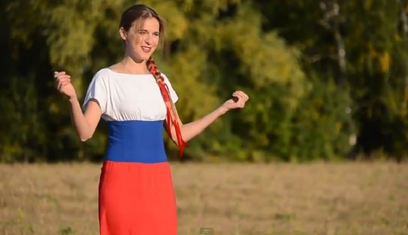 Zpěvačka Mašani pěje o Putinovi.