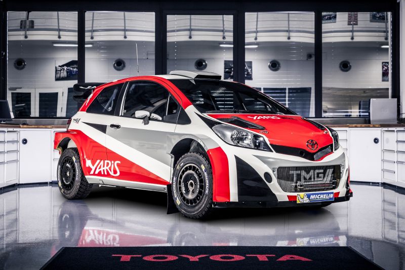 První představení modelu Yaris WRC ve "válečných" barvách.