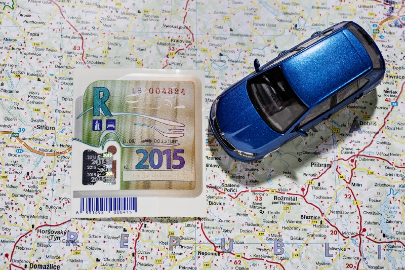 Dálniční známku pro rok 2015 musejí řidiči mít od února.