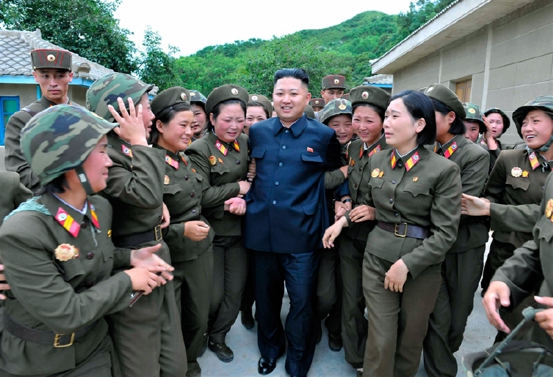 Fanynky Kim Čong-una v zeleném.