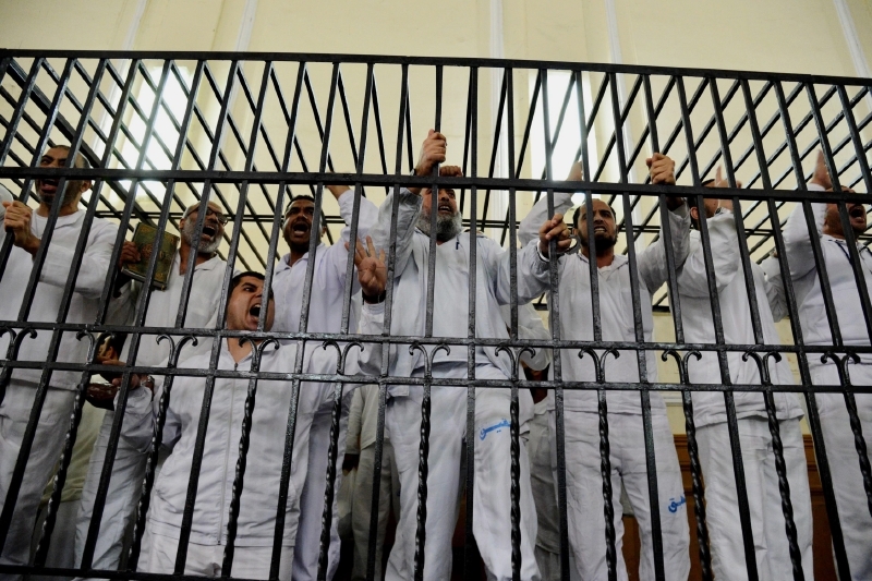 Soud s muslimskými bratry v Egyptě.