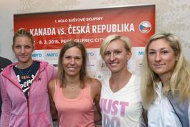 Český tým vyzve v 1. kole Fed Cupu hráčky Kanady. Na snímku Denisa Allertová, Tereza Smitková, Lucie Hradecká a Karolína Plíšková (zleva).