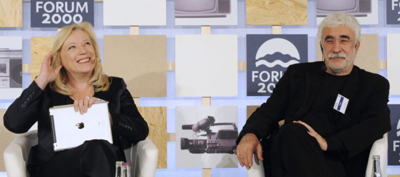 Bývalá slovenská premiérka Iveta Radičová a Adrian Sarbu na konferenci Forum 2000 v roce 2012.