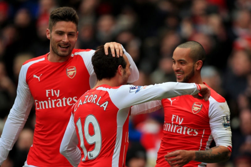 Radost hráčů Arsenalu během kanonády 5:0 proti Aston Ville.