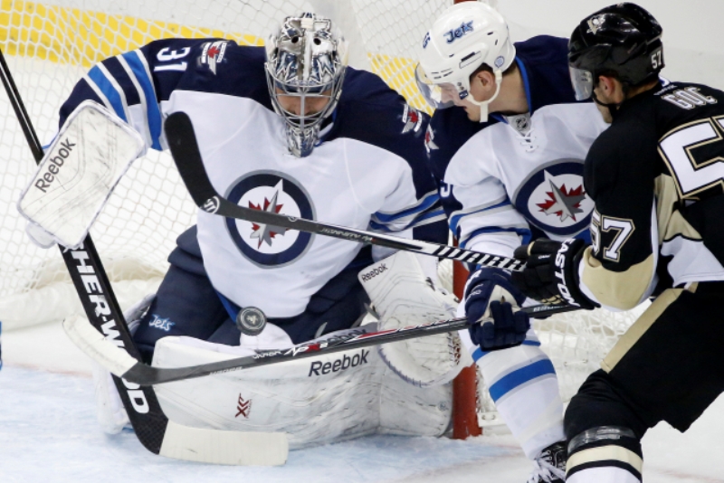 Ondřej Pavelec chytal posledních 12 minut.