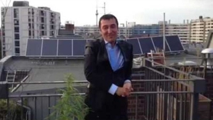 Přední politik strany Zelených s konopím.