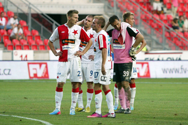 Fotbalisté Slavie už se roky trápí.
