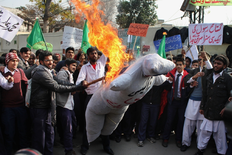 Protest proti Charlie Hebdo v pákistánském Lahore.