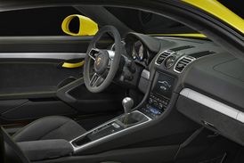 Cayman GT4 dostal také nový volant.