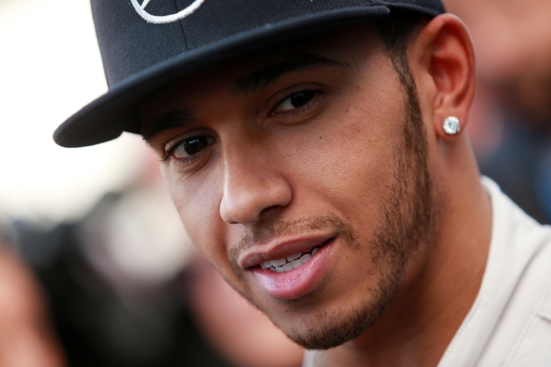 Úřadující šampion Lewis Hamilton.