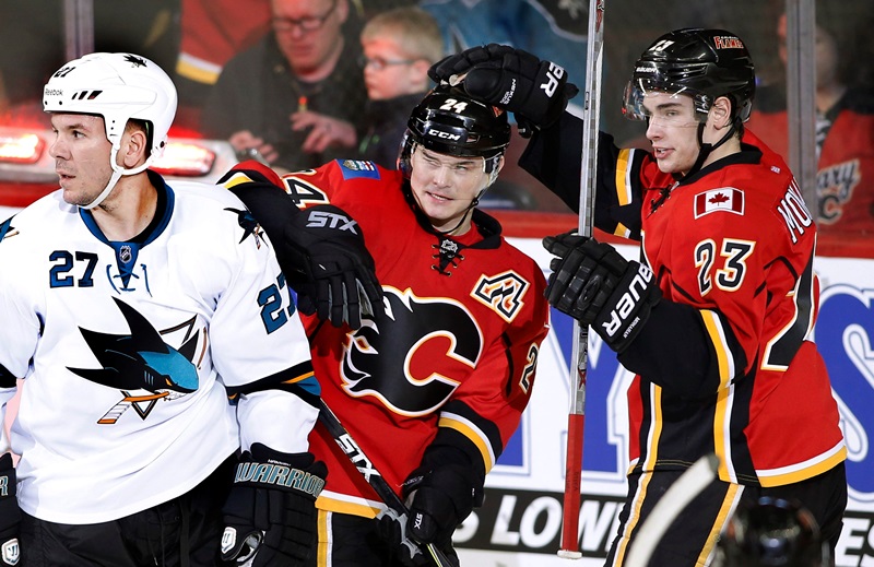 Útočník Jiří Hudler se podílel ve středečním utkání NHL jednou brankou na domácí výhře hokejistů Calgary 3:1 nad San Jose.