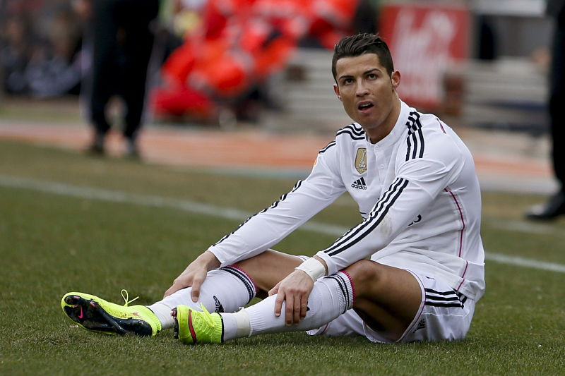 Cristiano Ronaldo nejdříve utrpěl porážku s Atléticem, pak slavil narozeniny. Cristiano Ronaldo nejdříve utrpěl porážku s Atléticem, pak slavil narozeniny.