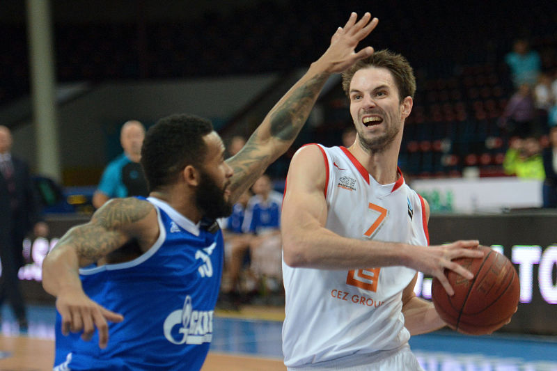 Basketbalisté Nymburku prohráli ve VTB lize doma se Zenitem Petrohrad 80:84.