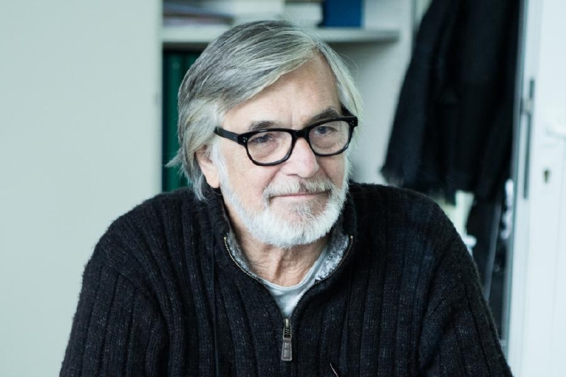 Jiří Bartoška hraje hlavní roli v minisérii Reportérka na ČT 1.