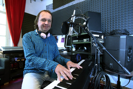 Radim Linhart dokáže zahrát nejvíc skladeb zpaměti na světě.