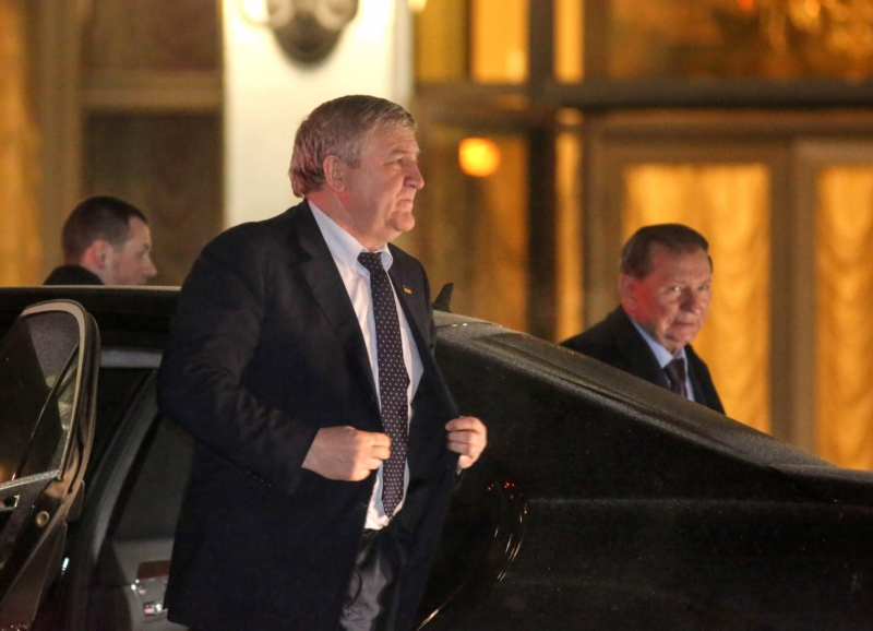 Ukrajinský velvyslanec v Minsku Michajlo Ježel a bývalý ukrajinský prezident Leonid Kučma. Ukrajinský velvyslanec v Minsku Michajlo Ježel a bývalý ukrajinský prezident Leonid Kučma.