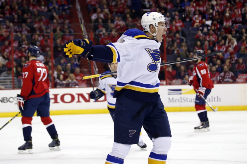 Dmitrij Jaškin bojuje o ice-time v dresu St. Louis Blues.