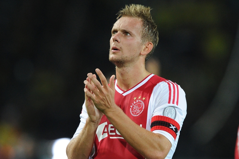 Nizozemský fotbalista Siem de Jong se podrobil operaci poté, co mu během roku a půl podruhé zkolabovala plíce. Nizozemský fotbalista Siem de Jong se podrobil operaci poté, co mu během roku a půl podruhé zkolabovala plíce.