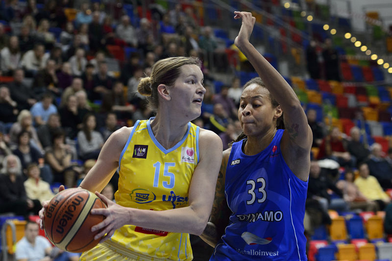 Basketbalistky ZVVZ USK Praha budou muset bojovat o postup do play-off Evropské ligy až v posledním kole.