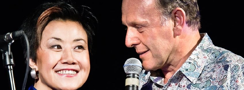 Akci pořádá čínská zpěvačka Sung Feng-jün s Jaroslavem Duškem. Akci pořádá čínská zpěvačka Sung Feng-jün s Jaroslavem Duškem.