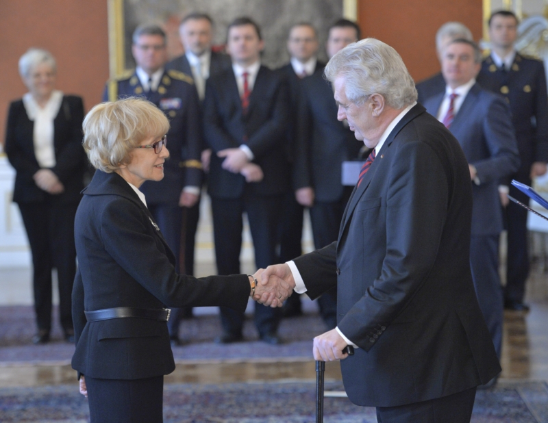 Prezident Miloš Zeman jmenoval 29. ledna 2014 na Pražském hradě členy vlády a mezi nimi i ministryni spravedlnosti Helenu Válkovou.