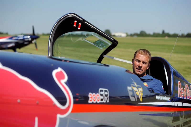 Pilot Martin Šonka vstupuje do své třetí sezony v seriálu v akrobatickém létání Red Bull Air Race a chce dosáhnout alespoň v jednom z osmi plánovaných závodů na premiérové vítězství. 
