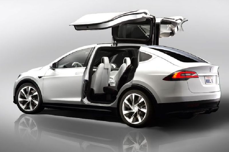 Model X se značkou Tesla by se měl už letos objěvit v prodeji.