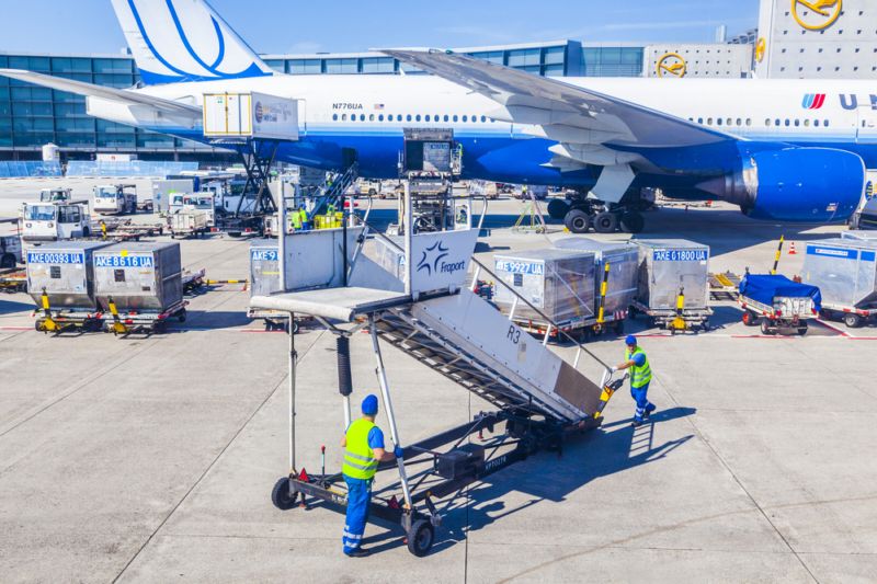 Zaměstnanci firmy Fraport na letiště ve Frankfurtu, Německo. Zaměstnanci firmy Fraport na letiště ve Frankfurtu, Německo.