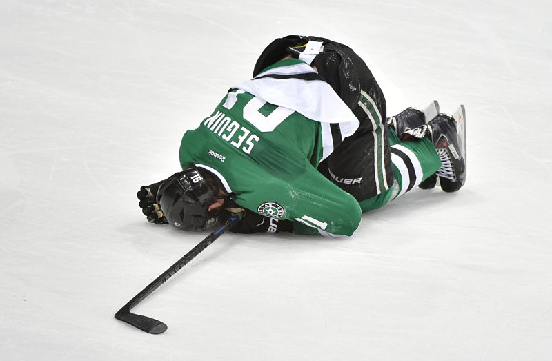 Tyler Seguin má zraněné koleno a bude Dallasu chybět tři až šest týdnů. Tyler Seguin má zraněné koleno a bude Dallasu chybět tři až šest týdnů.