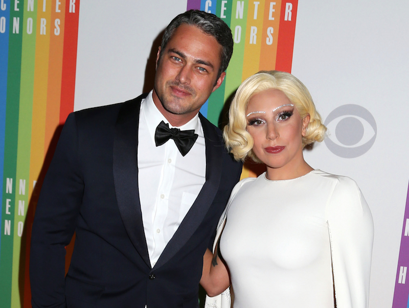 Lady Gaga se zasnoubila s přítelem Taylorem.