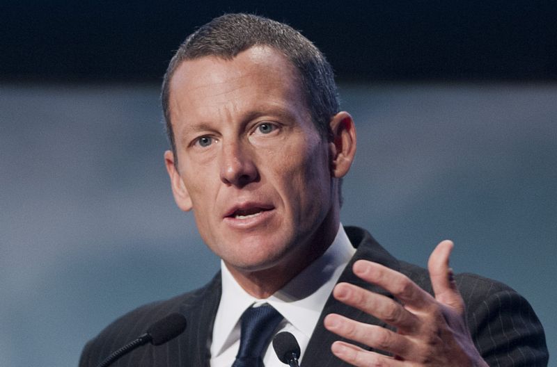 Lance Armstrong slízl tučnou pokutu.