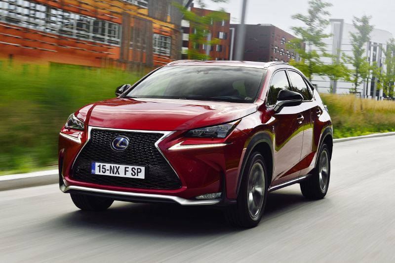 Výrazná vřetenovitá příď modelu NX 300h.