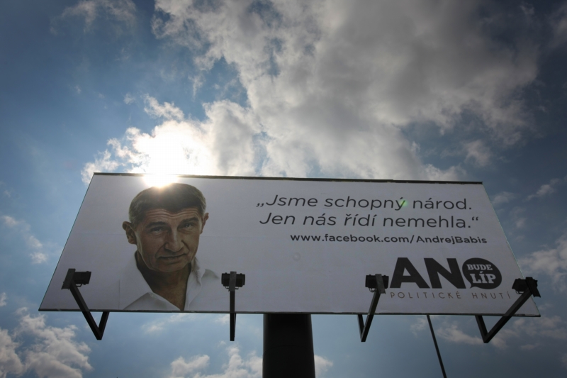 Ministr financí a předseda hnutí ANO Andrej Babiš na billboardu. Ministr financí a předseda hnutí ANO Andrej Babiš na billboardu.