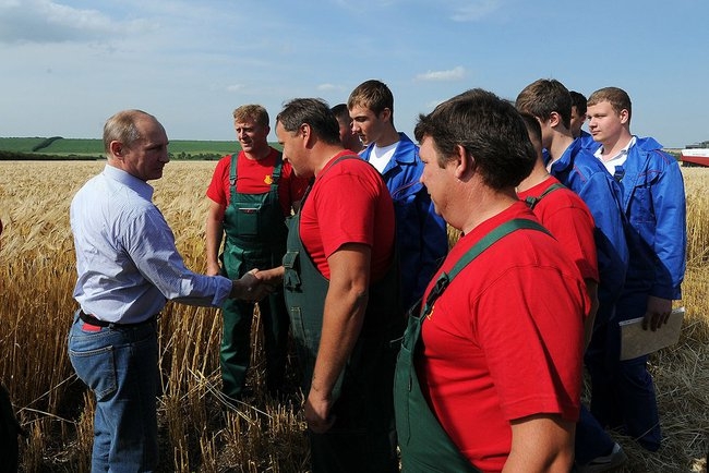 Vladimír Putin mezi zemědělci.