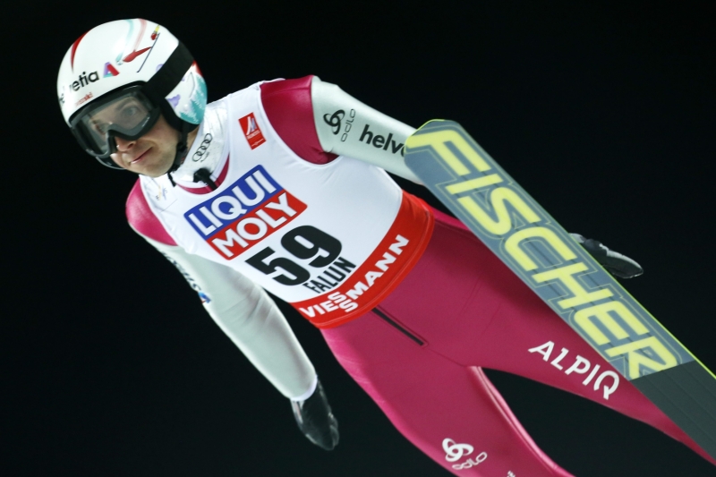 Kvalifikaci vyhrál díky nejdelšímu skoku dne 93,5 m čtyřnásobný olympijský vítěz Simon Ammann. Kvalifikaci vyhrál díky nejdelšímu skoku dne 93,5 m čtyřnásobný olympijský vítěz Simon Ammann.