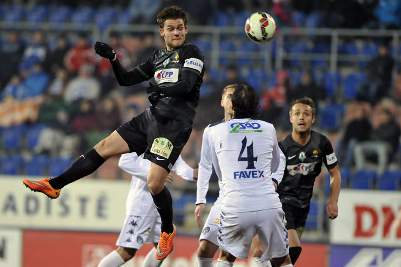 Lotyšský fotbalový reprezentant Valerijs Šabala (vlevo) Lotyšský fotbalový reprezentant Valerijs Šabala (vlevo)