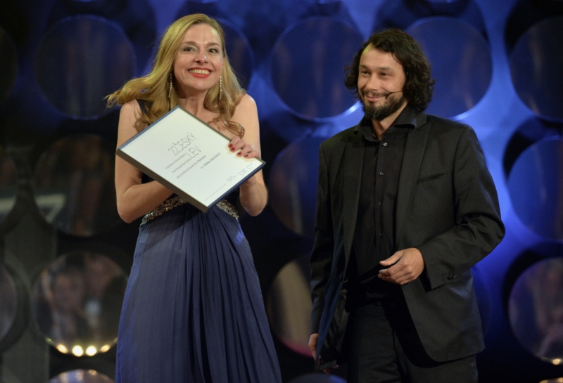 Cenu filmových fanoušků převzala režisérka filmu Fair play Andrea Sedláčková.