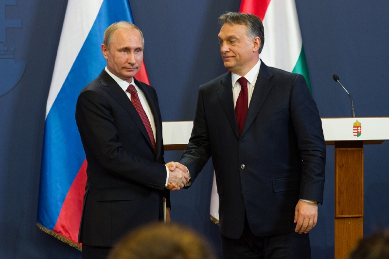 Ruský prezident Vladimir Putin (vlevo) s maďarským premiérem Viktorem Orbánem.