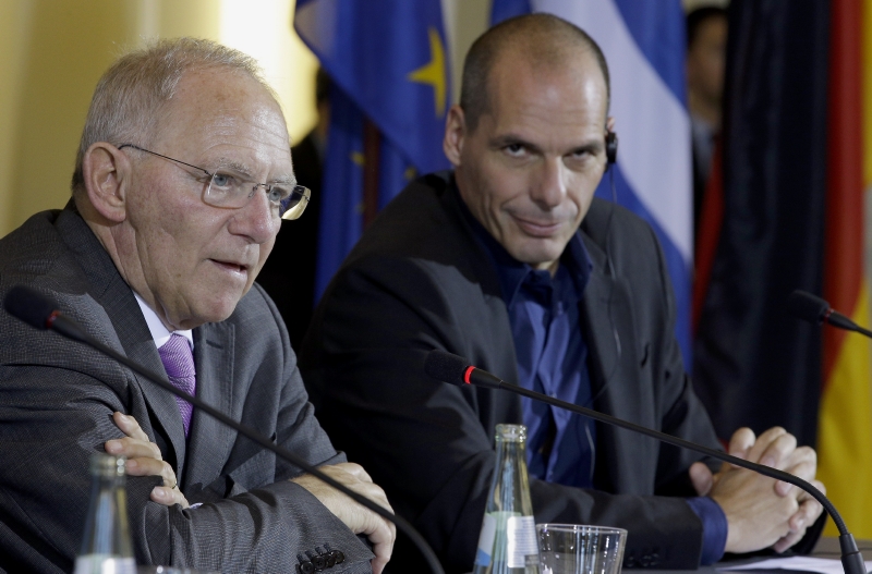 Německý ministr financí Wolfgang Schäeuble (vlevo) se svým řeckým protějškem Janisem Varufakisem.