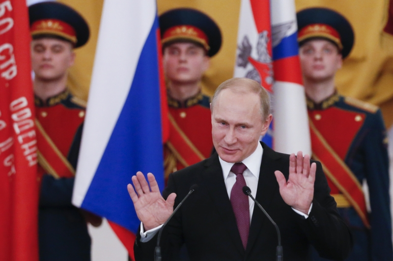 Putin na ceremonii v Kremelském paláci vyznamenal veterány druhé světové války. Putin na ceremonii v Kremelském paláci vyznamenal veterány druhé světové války.