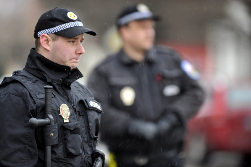 Policie při dnešním zásahu v Uherském Brodě. Policie při dnešním zásahu v Uherském Brodě.